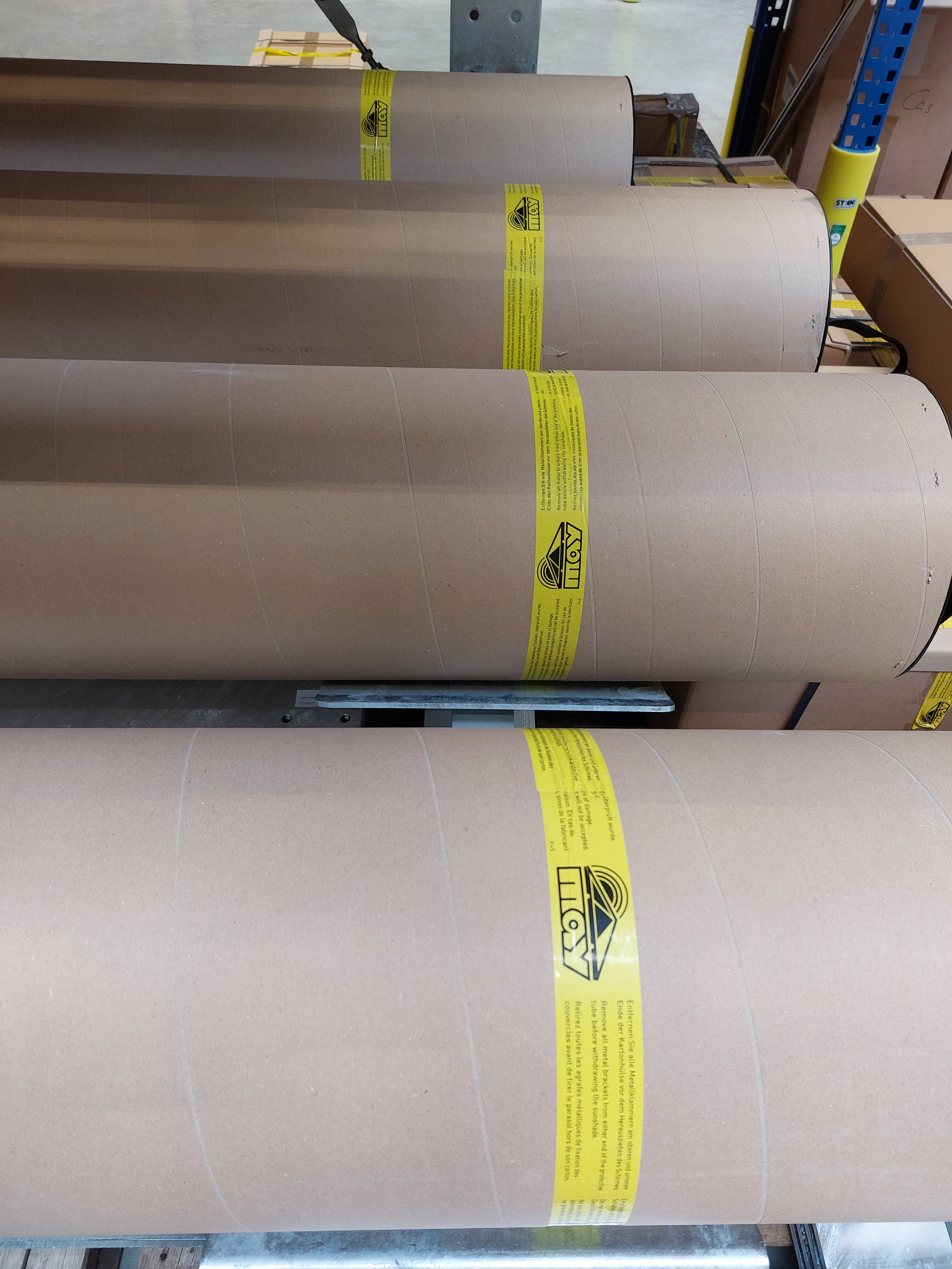 Cardboard sleeve for SCHATTELLO with 8 segments, including 2 end caps, 1x fixed with clamps, 1x fixed with tape inner Ø 33 cm, length 444 cm, thickness 0,5 cm.