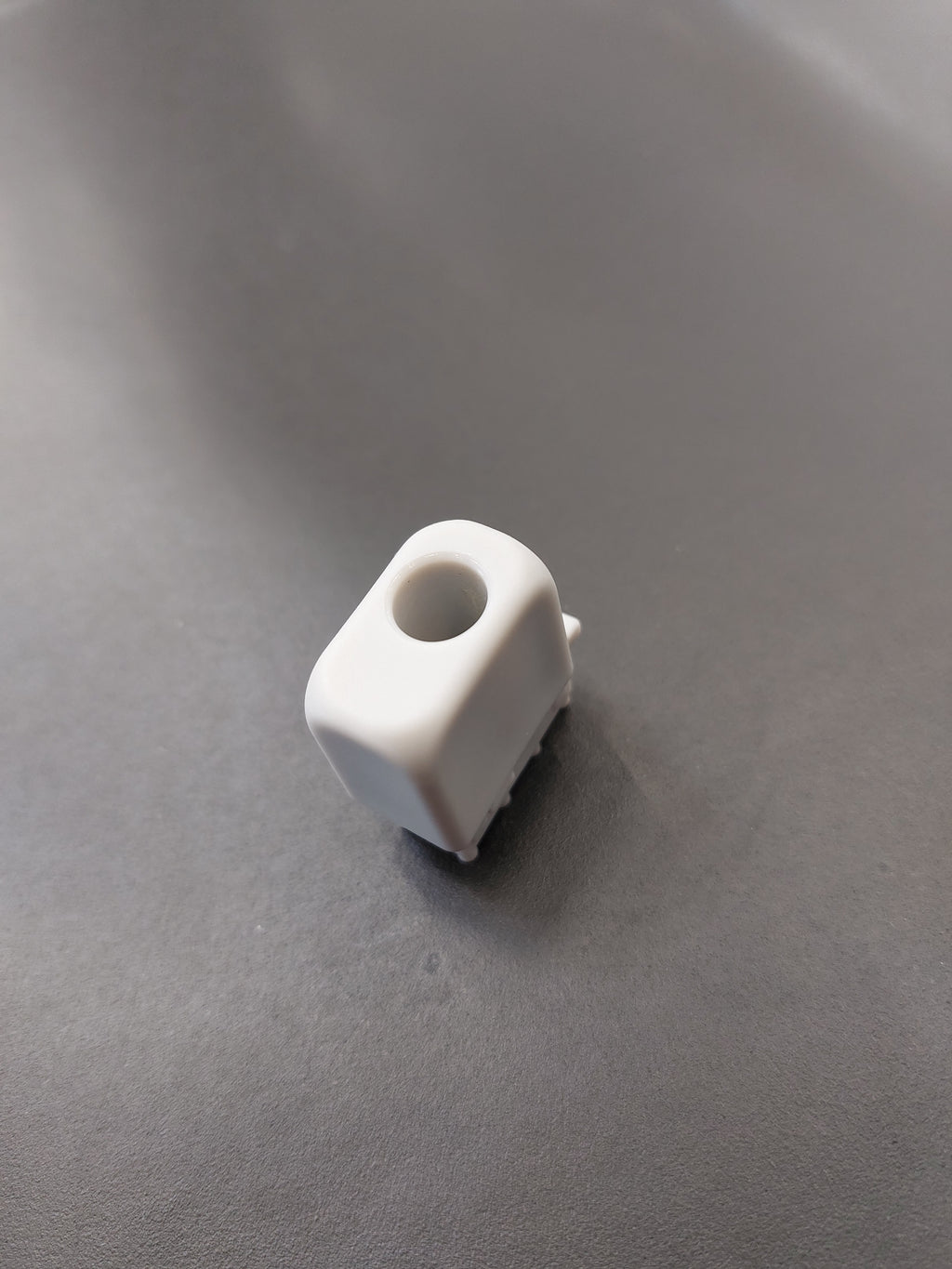 End cap, on telescopic shaft for end of spoke, long version, fixation with screw, (since 2018), glass fibre reinvorced plastic, grey, for frame in RAL 9006, 30 x 15 mm, length 32 mm, for SCHATTELLO.