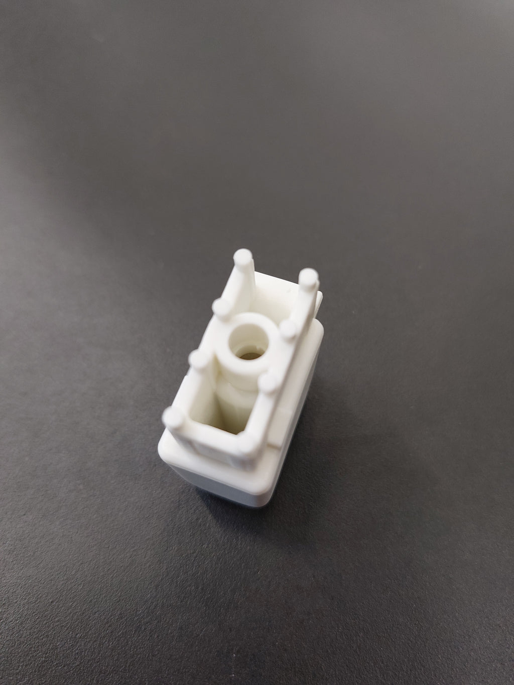 End cap on telescopic shaft for end of spoke, long version, fixation with screw, (since 2018), glass fibre reinvorced plastic, white, for frame in RAL 9010, 30 x 15 mm, length 32 mm, for SCHATTELLO.