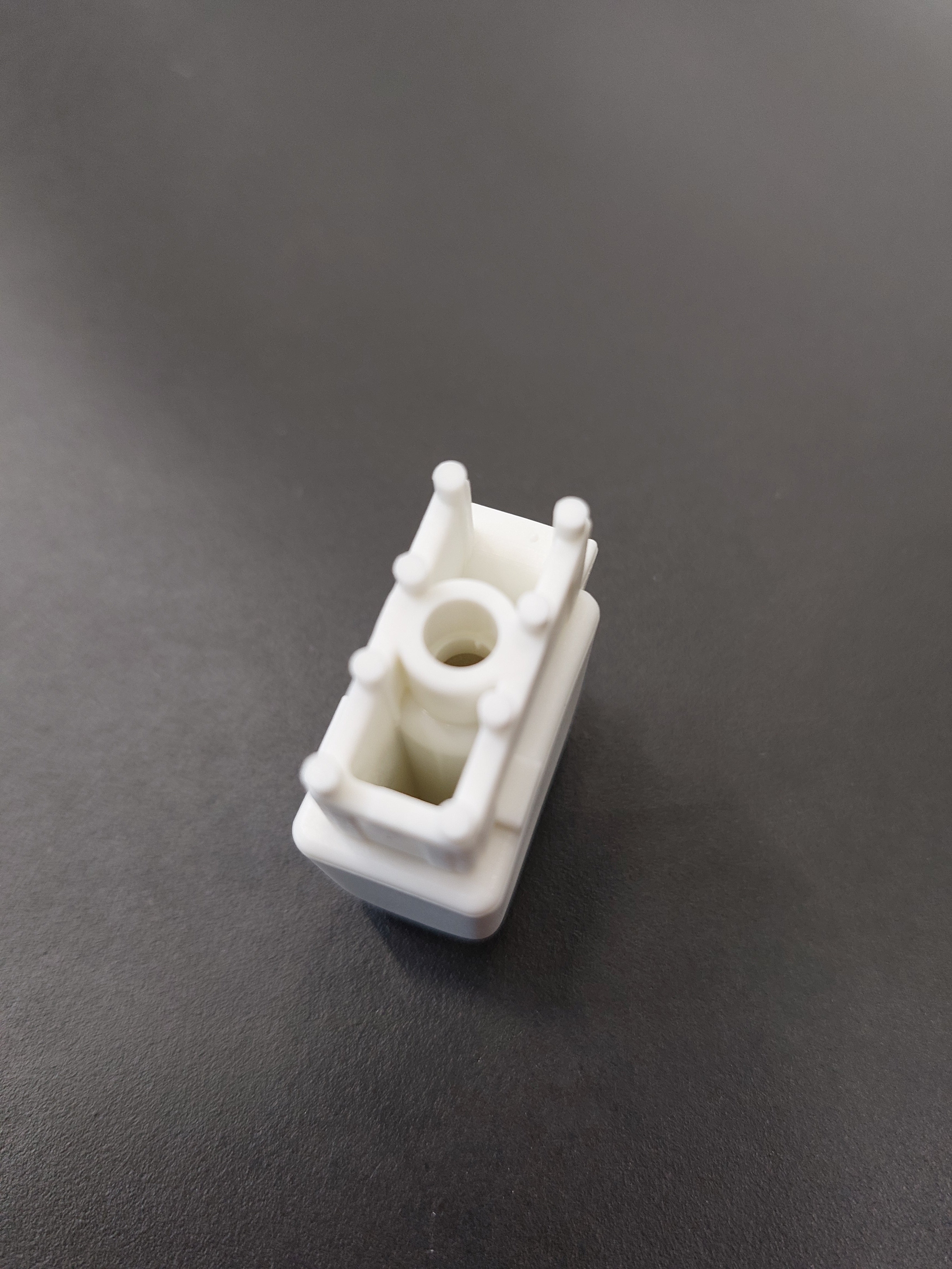 End cap on telescopic shaft for end of spoke, long version, fixation with screw, (since 2018), glass fibre reinvorced plastic, white, for frame in RAL 9010, 30 x 15 mm, length 32 mm, for SCHATTELLO.