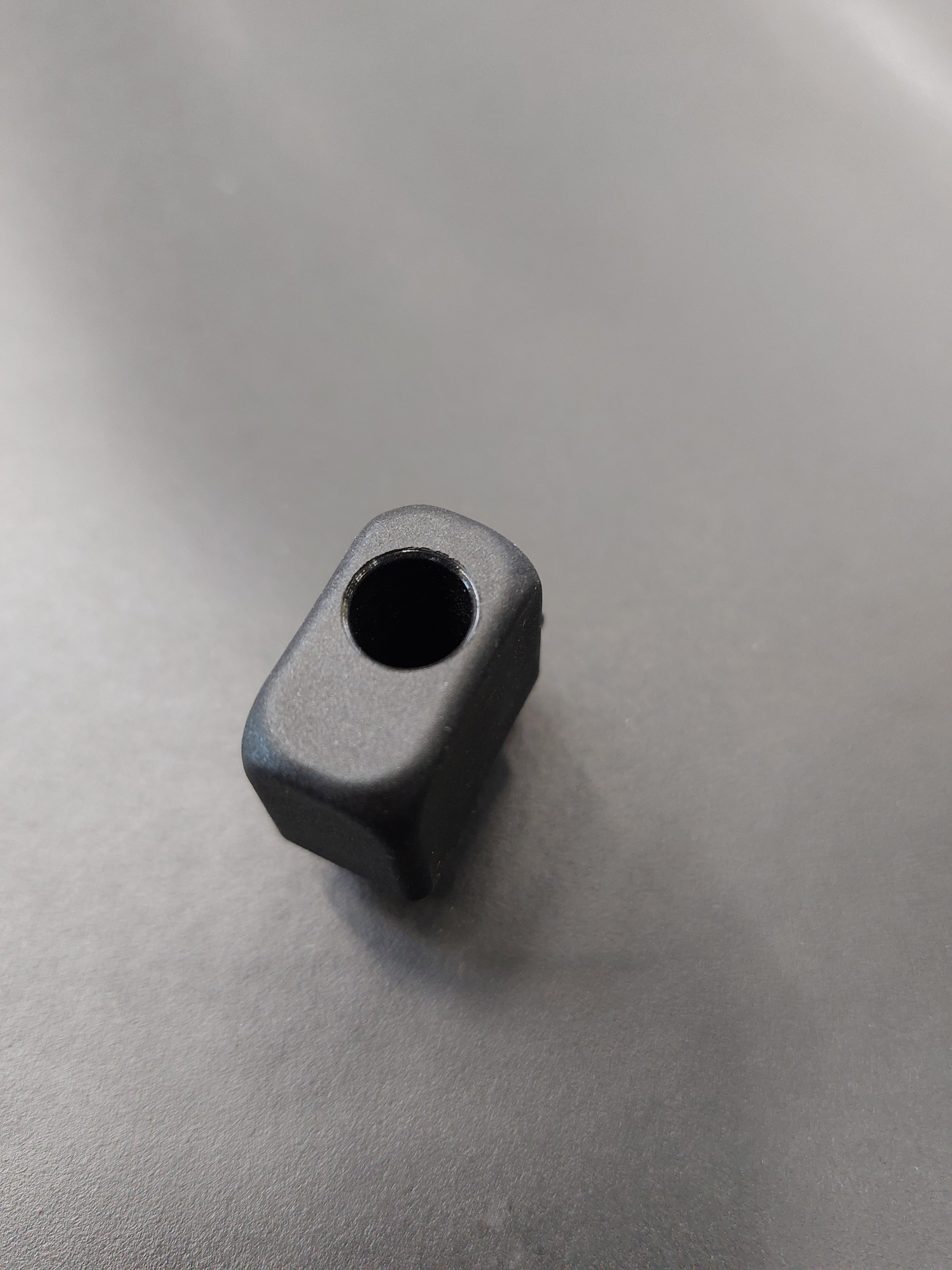 End cap, on telescopic shaft for end of spoke, long version, fixation with screw, (since 2018), glass fibre reinvorced plastic, black, for frame in RAL 8019 and 7016, 30 x 15 mm, length 32 mm, for SCHATTELLO.