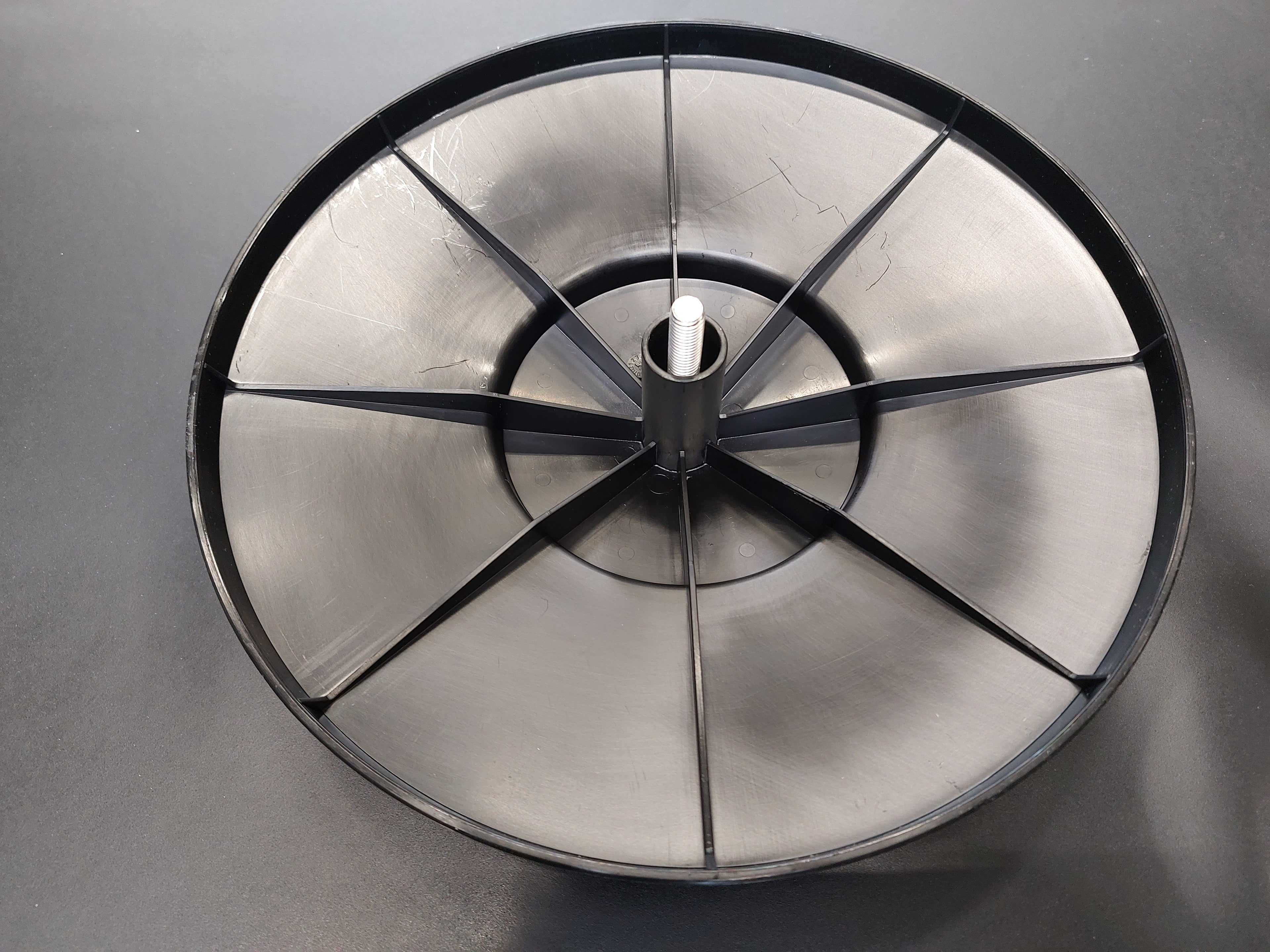 Top cap, for frame in RAL 8019 and 7016, (since 2009), colour black, made of flexible plastic with moulded-in M10-screw which is undetachable, outer Ø 280 mm.