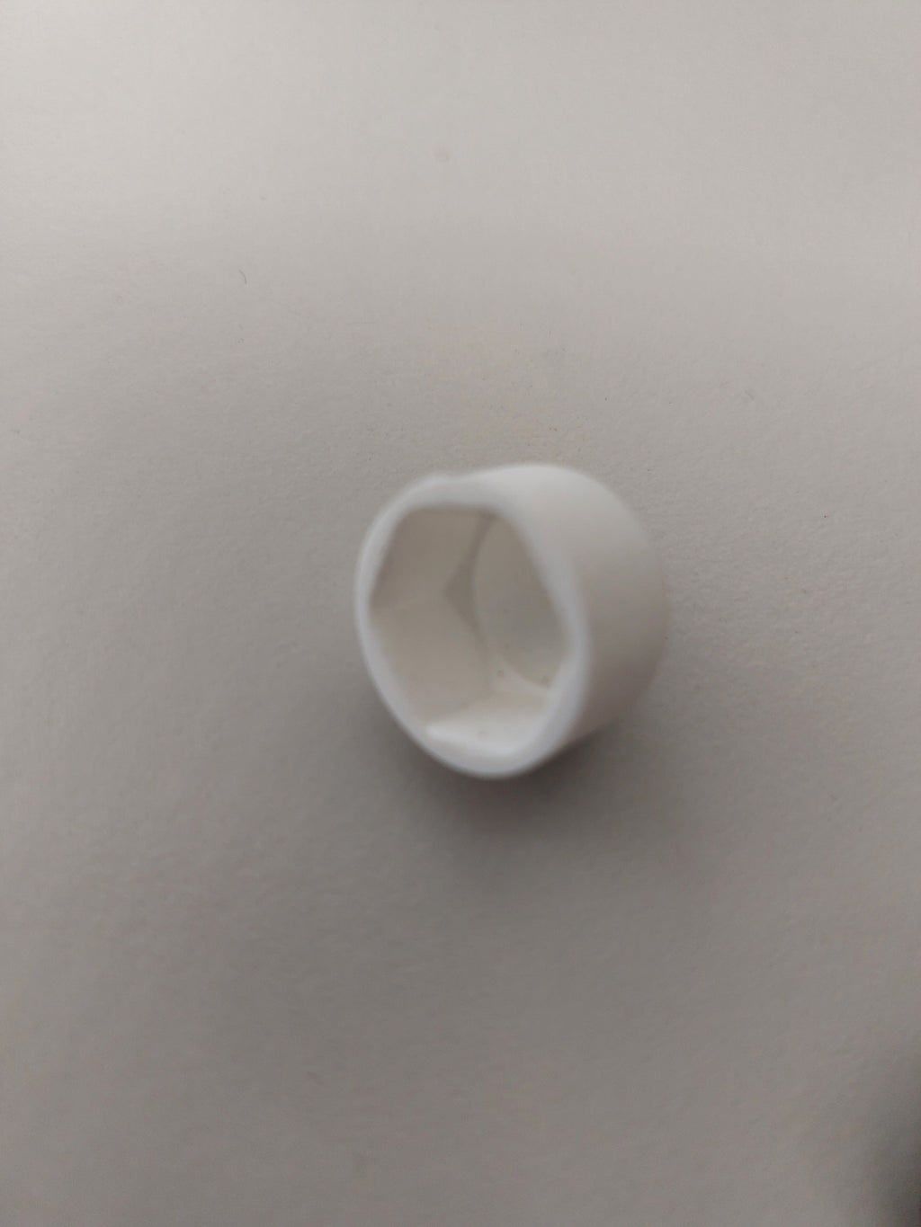 Cover cap for M10 hex nut, thick-walled version, for frame in RAL 9010, (since approx. 2013), plastic white, outer ø 23 mm, length 18 mm.