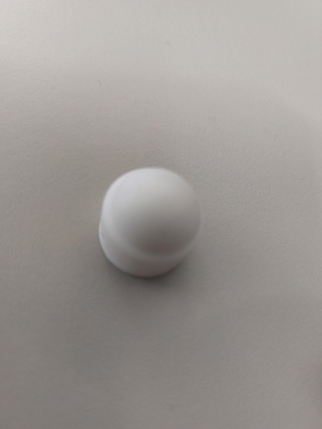 Cover cap for M10 hex nut, thick-walled version, for frame in RAL 9010, (since approx. 2013), plastic white, outer ø 23 mm, length 18 mm.